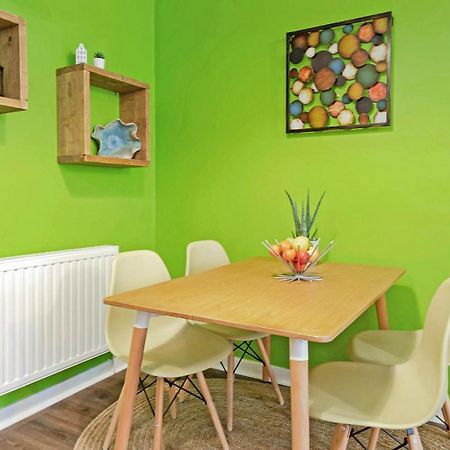 Cheerful Stays: Spacious Flat In Vibrant Leith Edinburgh Ngoại thất bức ảnh