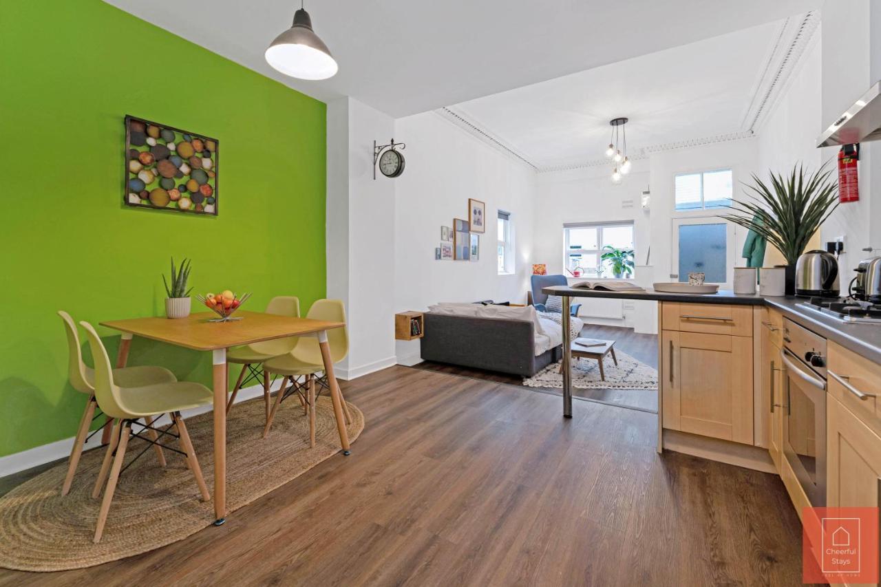 Cheerful Stays: Spacious Flat In Vibrant Leith Edinburgh Ngoại thất bức ảnh