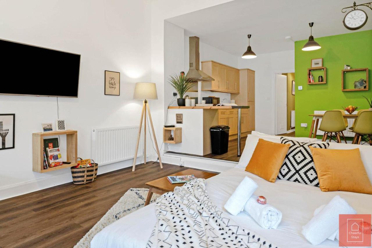 Cheerful Stays: Spacious Flat In Vibrant Leith Edinburgh Ngoại thất bức ảnh