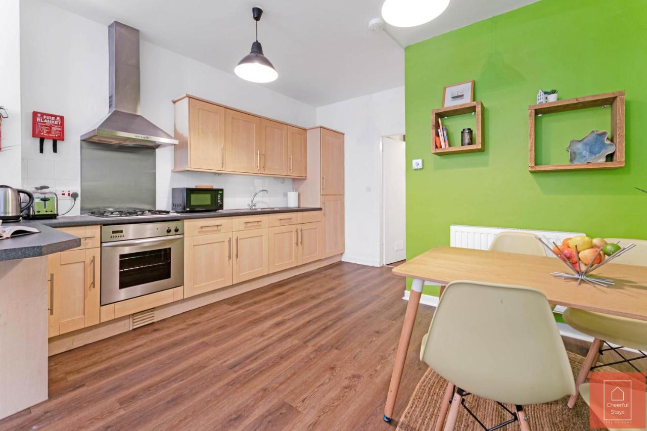 Cheerful Stays: Spacious Flat In Vibrant Leith Edinburgh Ngoại thất bức ảnh